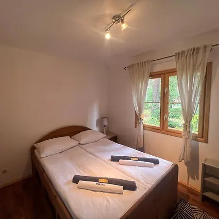 Solaris House - Wsrod Lasu Sosnowego 펜션 포비에로보